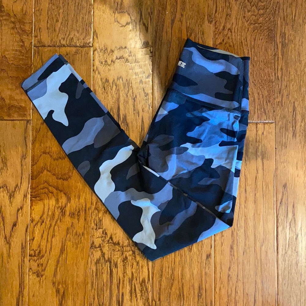 Victoria’s Secret PINK Camo Leggings